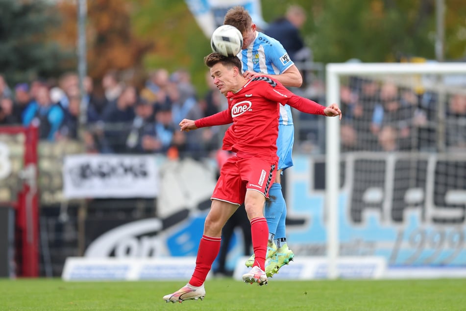 Florian Hansch (28, v.) im November 2023 beim 1:0.-Sieg seiner Meuselwitzer gegen den Chemnitzer FC. Einer wie er würde den Himmelblauen sicher guttun.