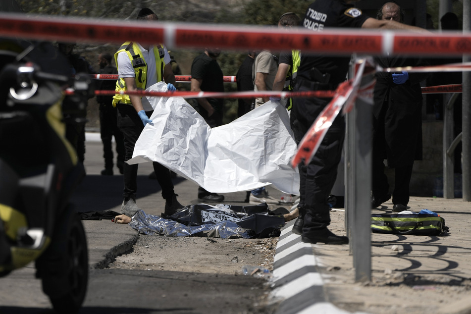 Die israelische Grenzpolizei hat einen Angreifer nahe Jerusalem erschossen.