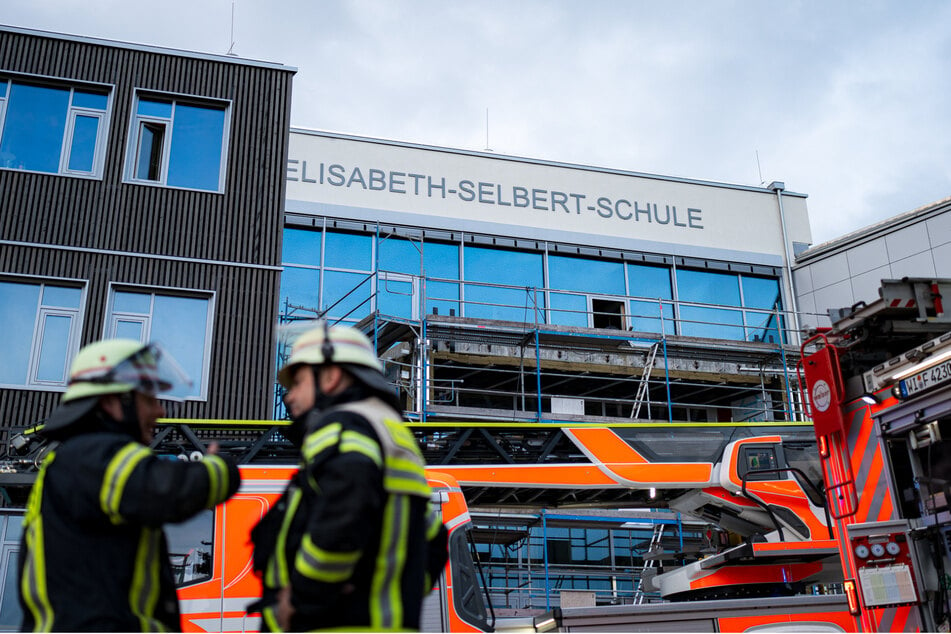 Feuer in Wiesbadener Schulneubau: Polizei hat schwerwiegenden Verdacht!