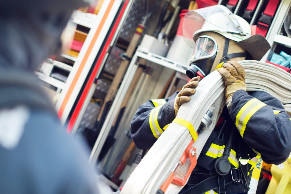 Heftiger Brand in Möbelmanufaktur: Feuerwehr im Großeinsatz