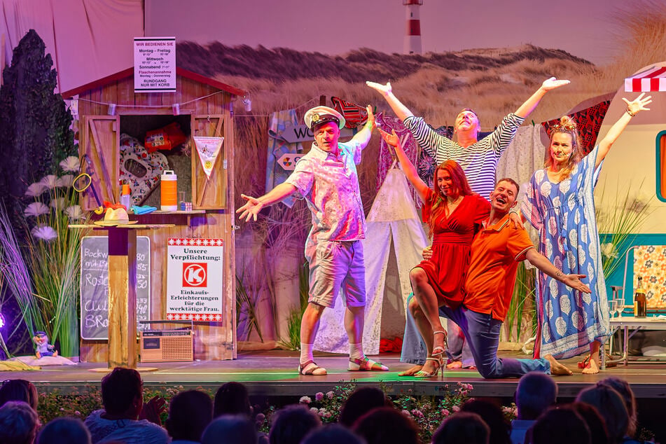 Dresden: Das rockt! Radeberger Sommertheater mit einem Hauch von Camping und DDR