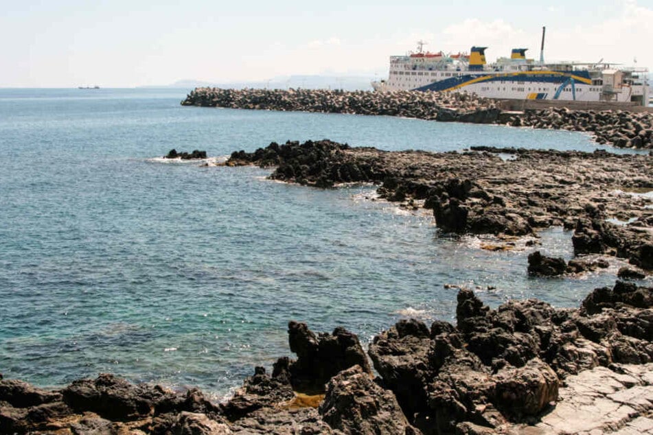 Die Frau wurde vom Strand in Rethymno hinausgetrieben.