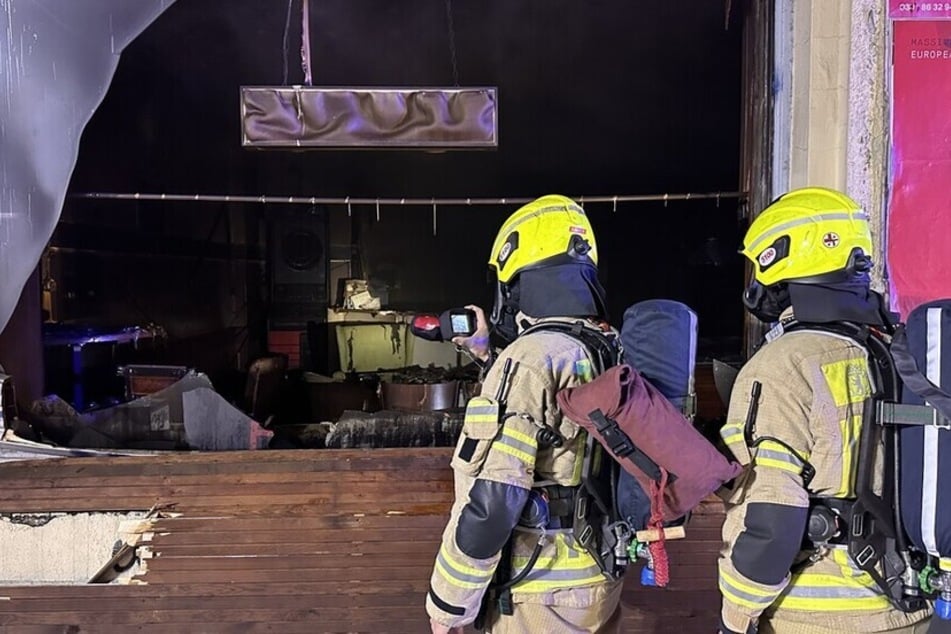 Es brannte in einem im Erdgeschoss gelegenen Lokal.