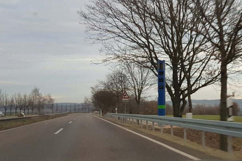An der B173 steht die erste Maut-Kontrollsäule in Sachsen.