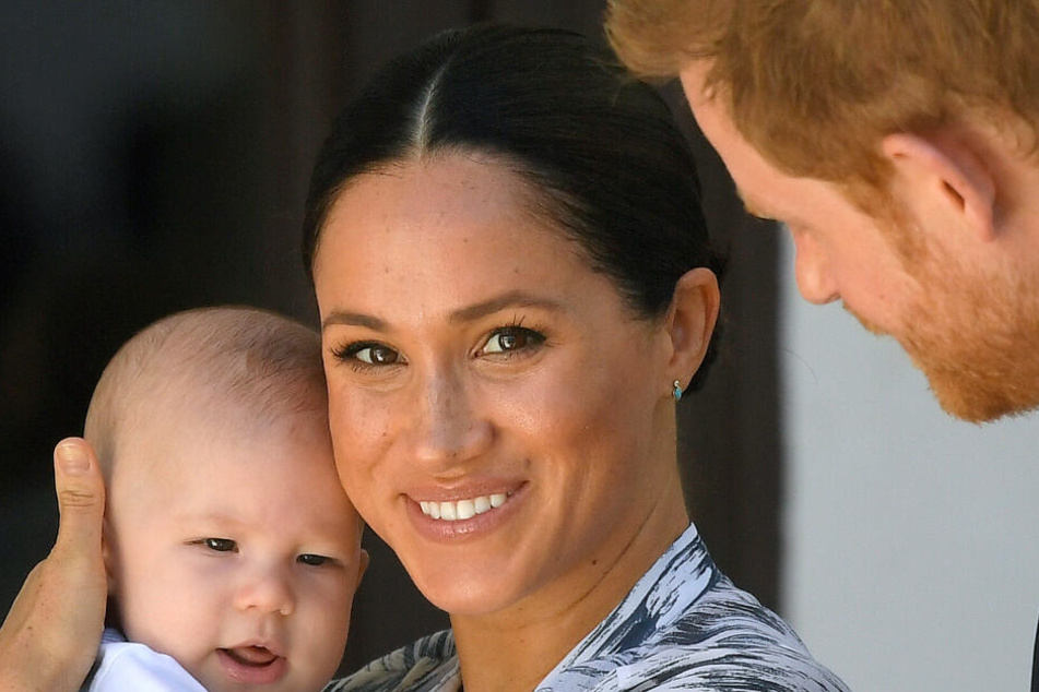 Harry und Meghan auf Afrikareise mit dem royalen Nachwuchs.