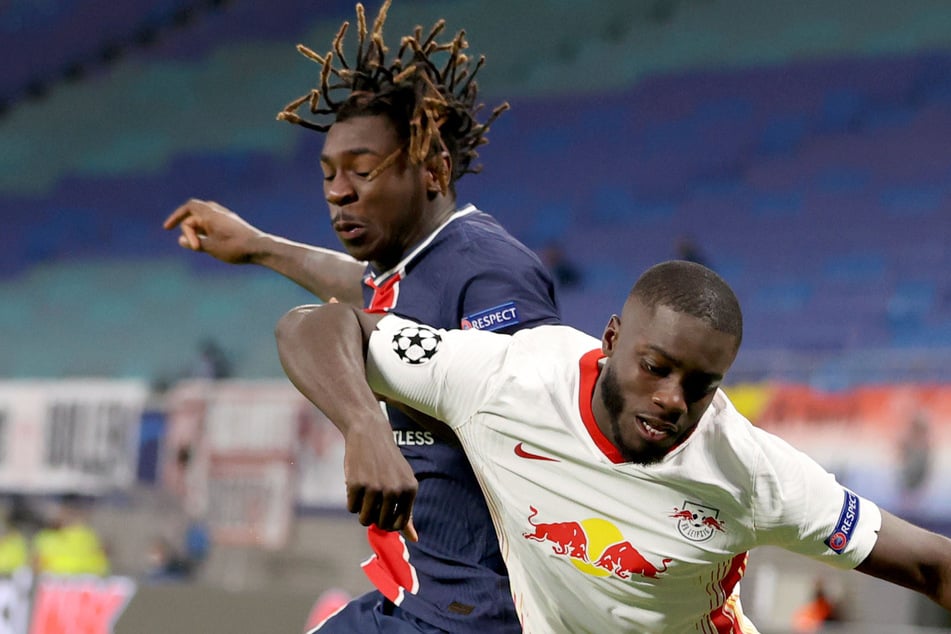 Dayot Upamecano (22, r.) hat sich im Champions-League-Spiel gegen Paris Saint-Germain eine Muskelfaserverletzung zugezogen.