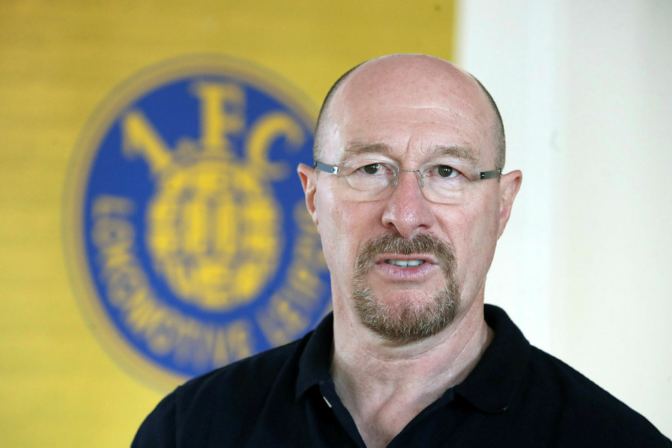 Wolfgang Wolf (62) könnte nach dem Bundesliga-Aufstieg mit Nürnberg 2004 nun auch mit Lok Leipzig aufsteigen, allerdings "nur" in die 3. Liga.