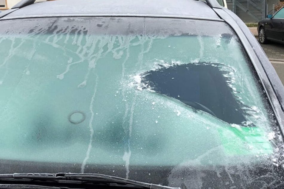 Der Fahrer konnte nur durch dieses kleine Guckloch etwas sehen.