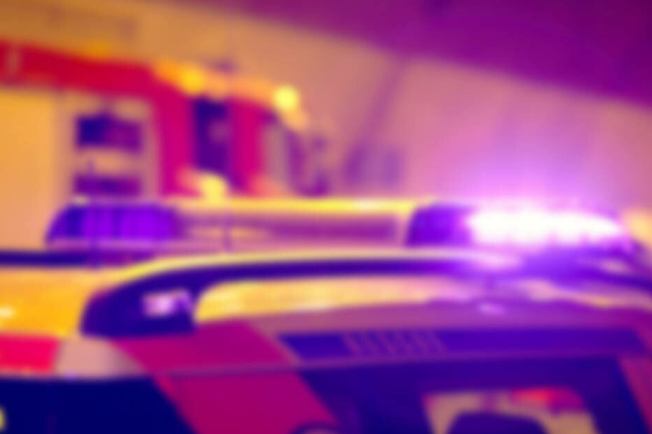 Das Opfer lag mit mehreren Stichwunden in einer Blutlache (Symbolbild).