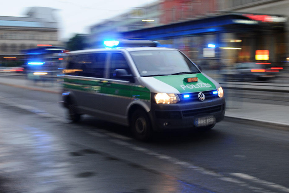 Die Beamten ermitteln wegen eines versuchten Tötungsdelikts. (Symbolbild)