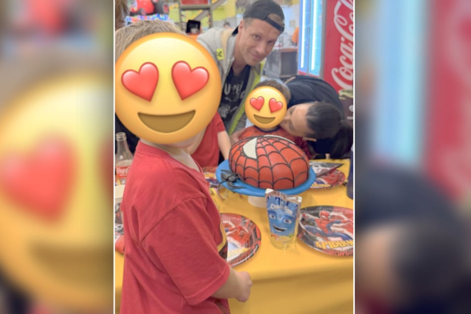 Mit diesem Familienfoto gratuliert Oliver Pocher (47) seinem jüngsten Sohn zum fünften Geburtstag.