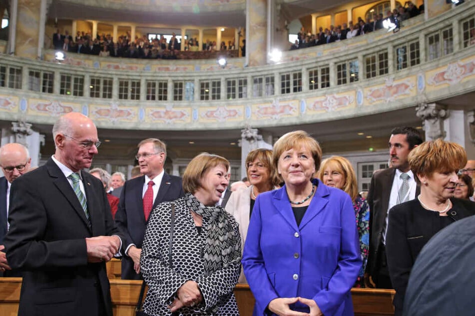 Angela Merkel (2.v.r.) beim Gottesdienst in der Frauenkirche. 
