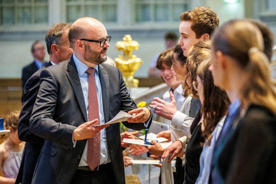 Porzellan-Plaketten fürs Super-Abitur: So viele Sachsen erringen die 1,0