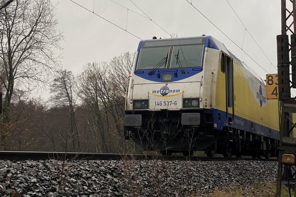 Bahn-Chaos im Norden: Stellwerksstörung legt wichtige Pendlerstrecken lahm