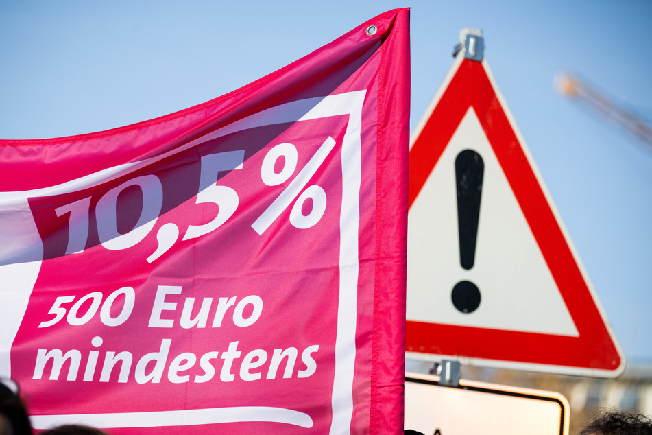 Warnstreik und Kundgebung bei der Mitteldeutschen Rentenversicherung