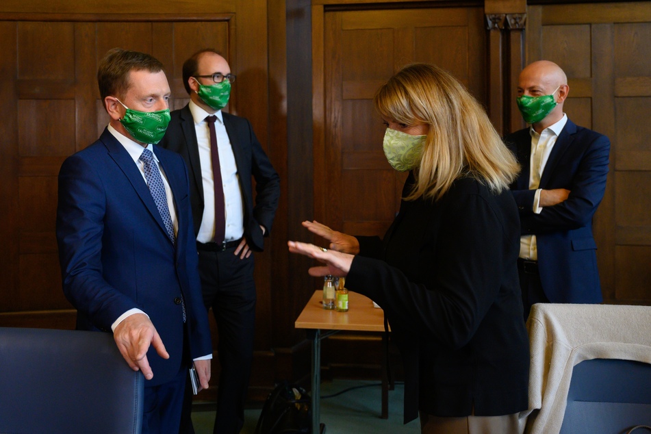 Michael Kretschmer (CDU, l.), Petra Köpping (SPD, r.), Saxony Minister for Social Affairs at the State Chancellery.