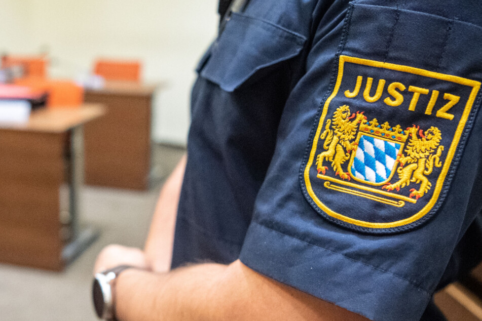Die Staatsanwaltschaft wirft dem Mann unter anderem erpresserischen Menschenraub und gefährliche Körperverletzung vor. (Symbolbild)