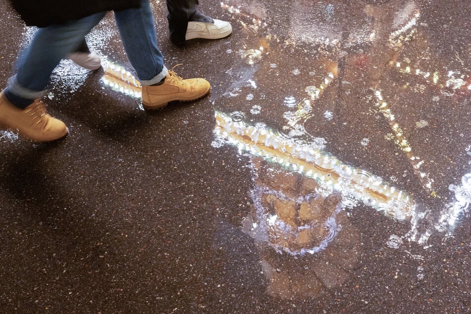 Das Ehepaar hatte sich nach einem Weihnachtsmarktbesuch auf den Heimweg gemacht, als es zu dem Angriff kam. (Symbolbild)