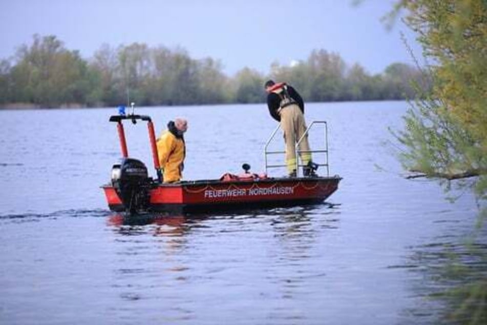 Mit Booten wurde auf dem See nach dem Vermissten gesucht.