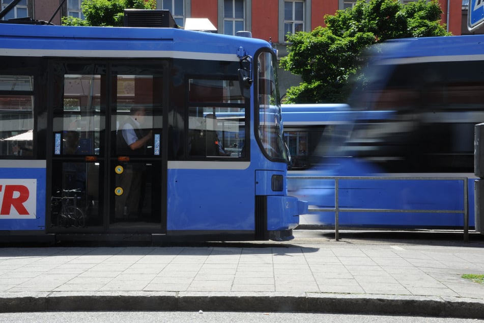 Der 24-Jährige wurde schwer, aber nicht lebensgefährlich, verletzt in den Schockraum einer Münchner Klinik gebracht. (Symbolbild)