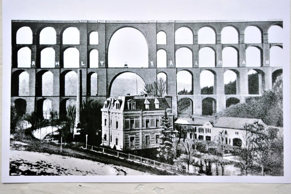 1932 kletterten Kommunisten auf die Göltzschtalbrücke und brachten Wahlwerbung für Ernst Thälmann an (1886-1944).