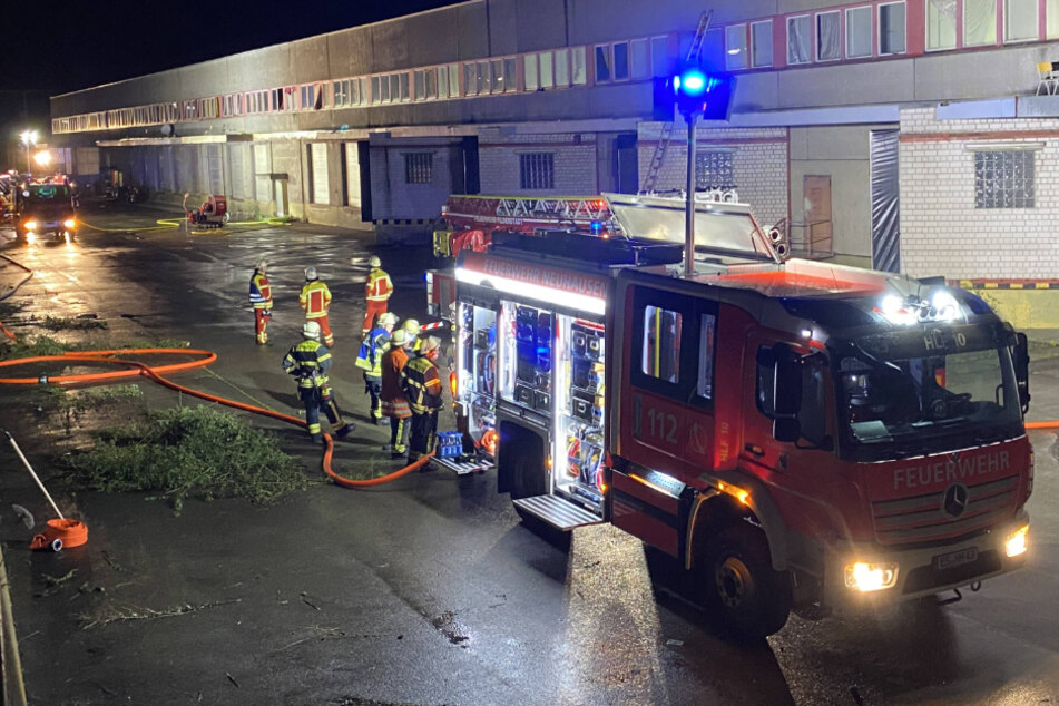 Feuerwehrleute am Einsatzort.