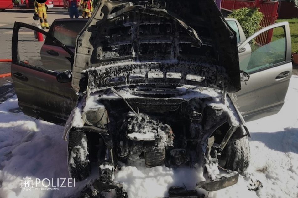 Fahrer stellt Auto nach Panne an Aral-Tankstelle ab, plötzlich wird es brenzlig