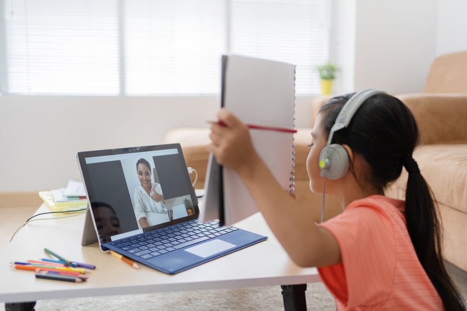 Fernunterricht hat sich über fast zwei Jahrhunderte entwickelt.