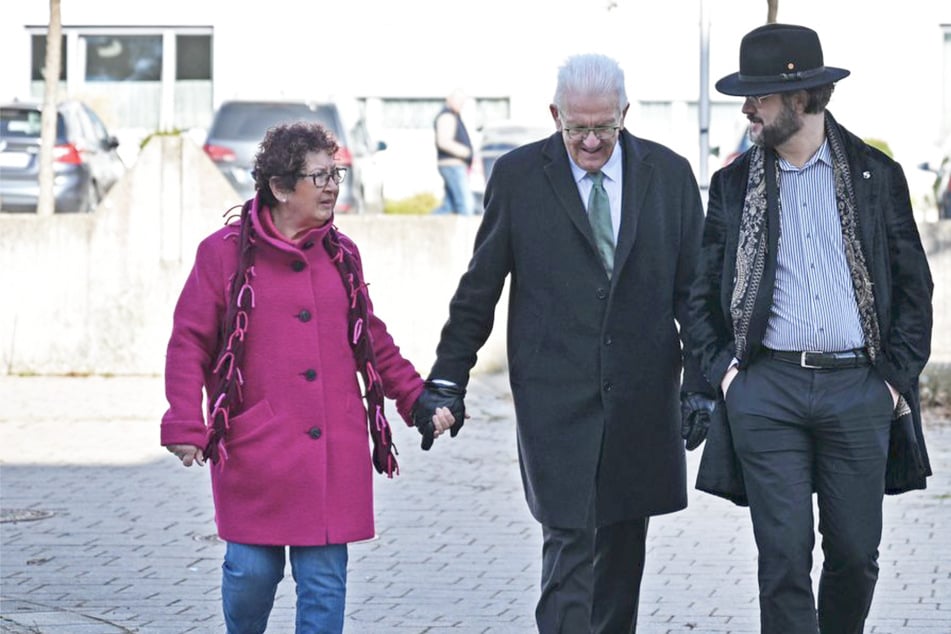 BW-Wahl: Kretschmann wählt gemeinsam mit Ehefrau und Sohn