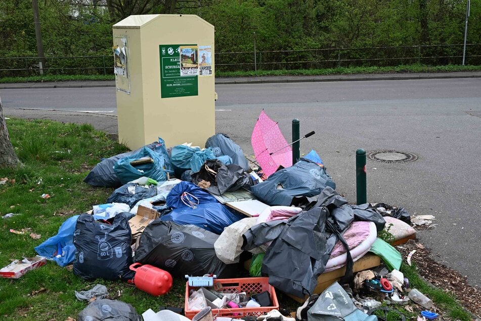 Auch in der Leinestraße wurde wesentlich mehr abgeladen als nur Altkleider.