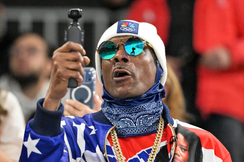 Rapper Snoop Dog (54) verfolgt die Wettkämpfe bei den Olympischen Winterspielen gebannt.