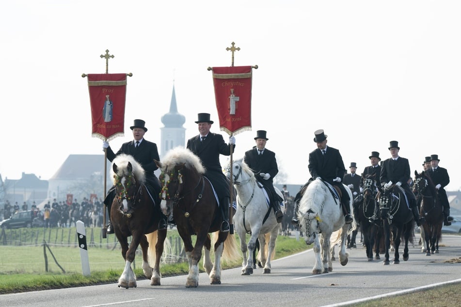 Osterreiten hat bei den Sorben eine lange Tradition.
