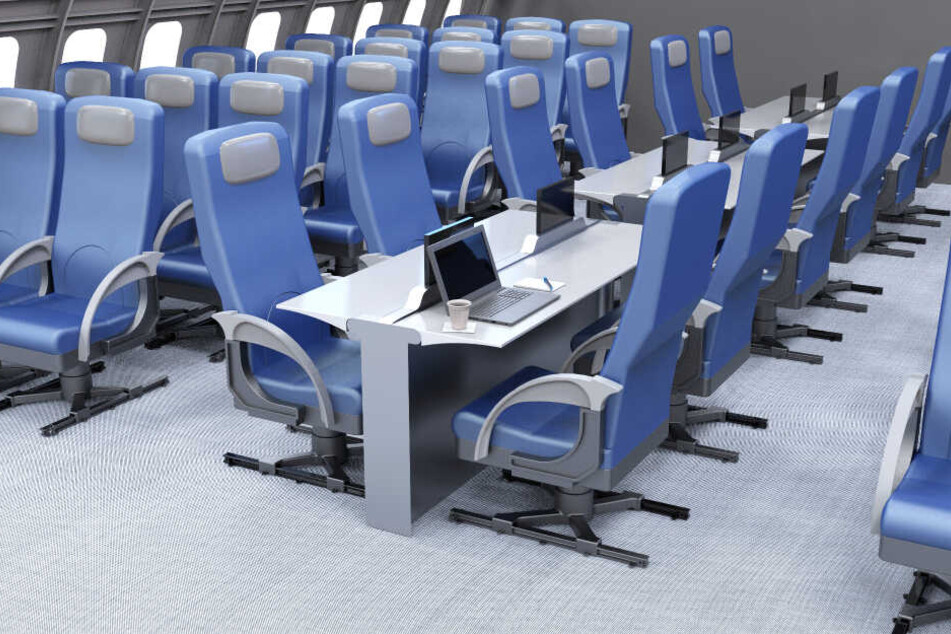 Die Universität von Cincinnati erarbeitete den Entwurf, an dem es Arbeitsbereiche in der Mitte der Flugzeugkabine gibt. Die Sitze sind an einer Schiene fest verbaut.