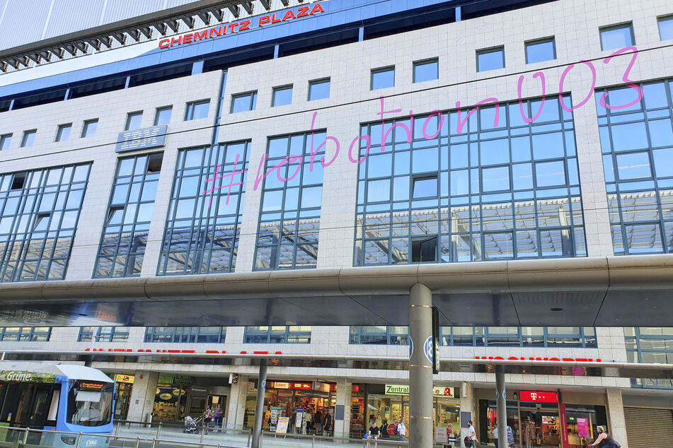 Ein riesiges Graffito am Chemnitz Plaza - Kunst oder eine Steilvorlage für Schmierereien an Hausfassaden?