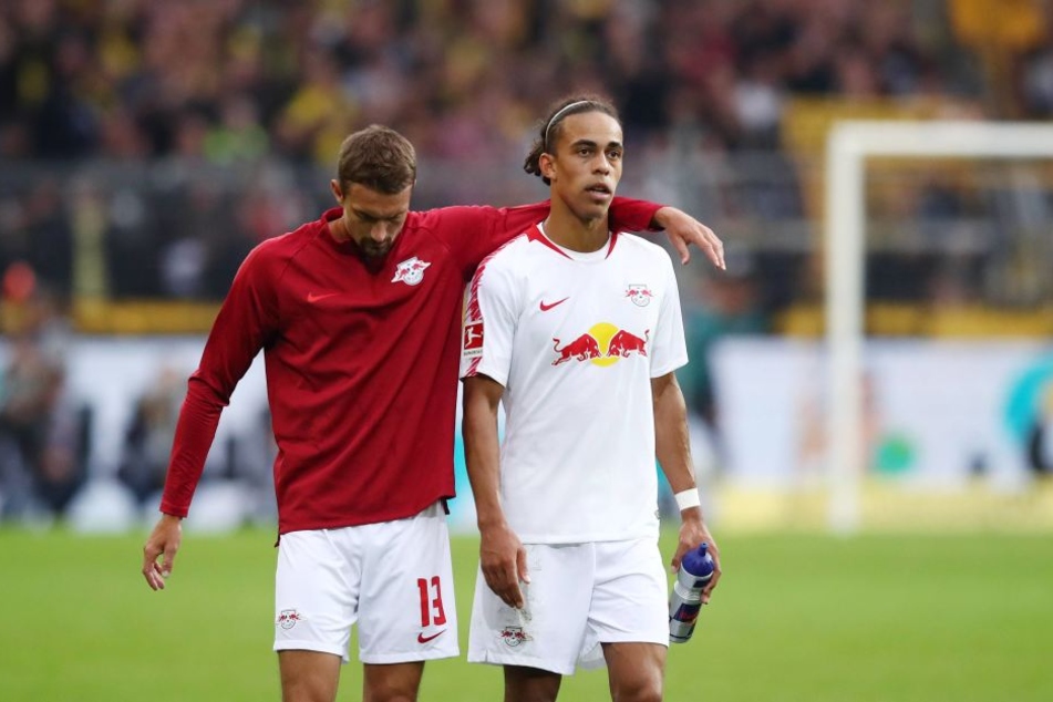 Sonntags-Bankdrücker Stefan Ilsanker (l.) musste Stürmer Yussuf Poulsen trösten.