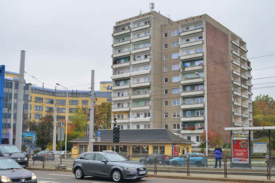 Diesem Hochhaus geht es an den Kragen: 2019 will die GGG die Platte an der Zwickauer Straße sanieren.