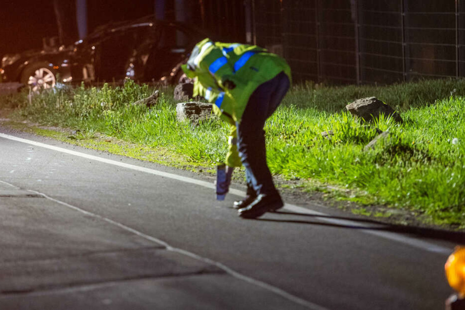 Die Polizei sicherte Spuren am Unfallort.