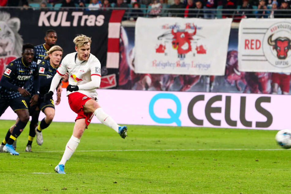 RB-Mittelfeldspieler Emil Forsberg (r.) traf vom Elfmeterpunkt zum 2:0. Später netzte der Schwede auch noch per Freistoß zum 4:1 ein.
