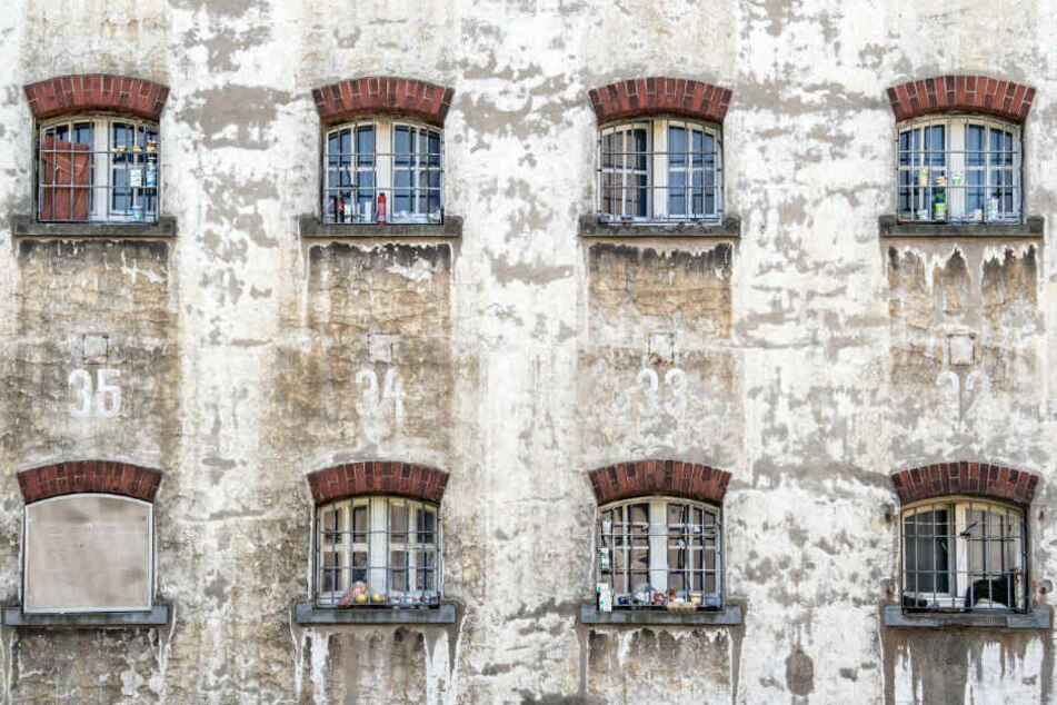 Fenster der JVA Remscheid.