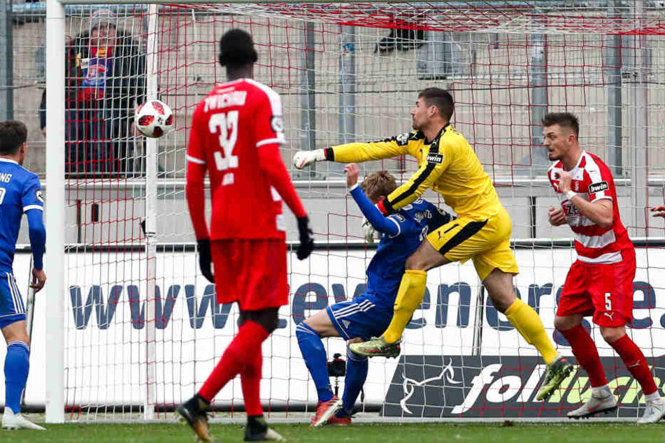 Tor für Unterhaching.
