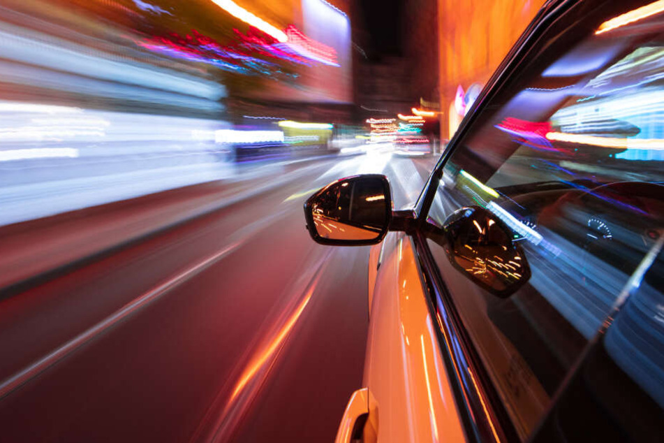 Der Mann fuhr zu schnell und baute fast einen Unfall. (Symbolbild)