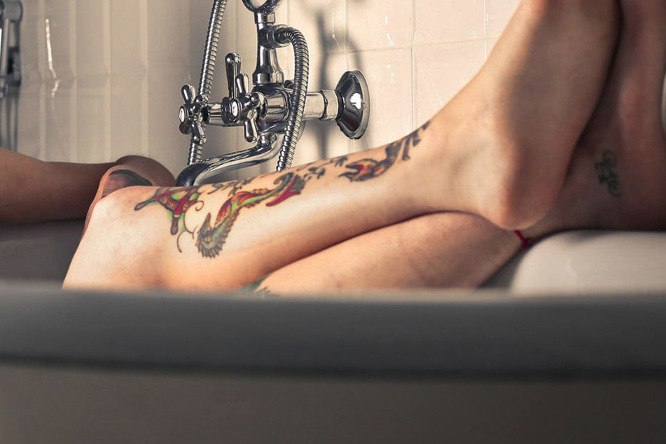 Tagelang steckte die Frau in der Badewanne fest. Sie starb an einer Lungenentzündung.