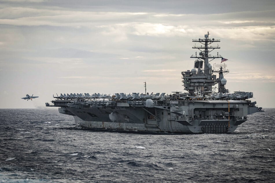 Dvě letadla, která byla vypuštěna z letadlové lodi USS Nimitz, spadla do vody v Jihočínském moři. (Archivní fotografie)