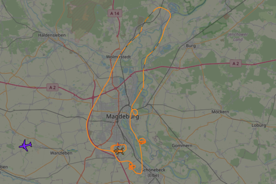 Ein Hubschrauber kreiste am Abend über Magdeburg und suchte nach den Tätern.
