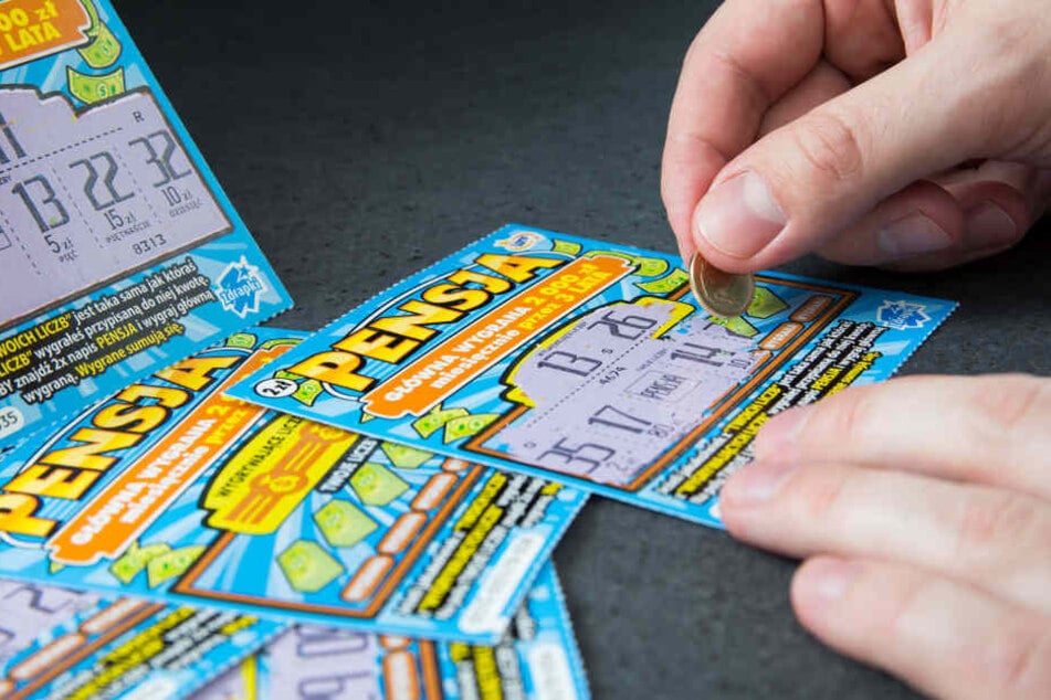 Ein Rubbellos brachte dem mann den Jackpot. Die Freude hielt aber nicht lang.
