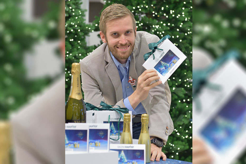 Geschenkgutscheine waren vor dem Fest der Hit. Galeria Kaufhof verkaufte in Chemnitz täglich 250 Exemplare, so Filial-Chef Jan Grossmann (29).