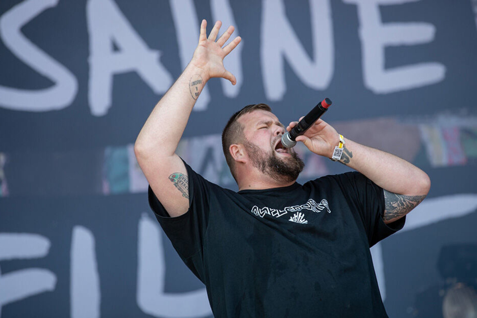 Jan "Monchi" Gorkow, Sänger der deutschen Punkband "Feine Sahne Fischfilet".