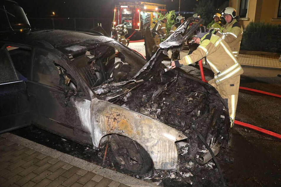 Der vordere Bereich des Wagens brannte komplett aus.