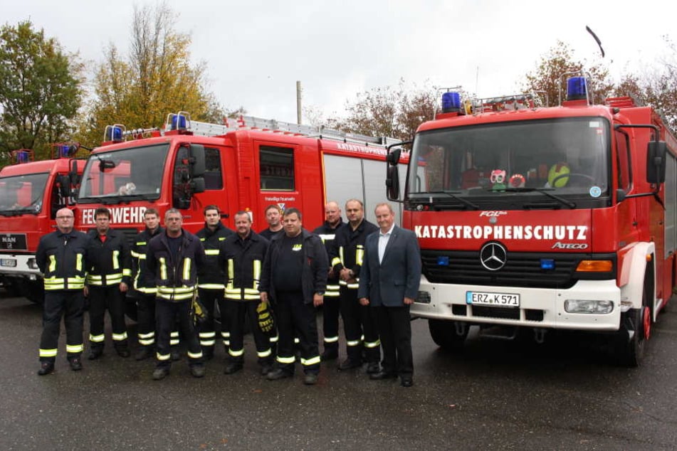 Feuerwehrleute aus dem Erzgebirge absolvierten auf dem Sachsenring ein Fahrsicherheitstraining.