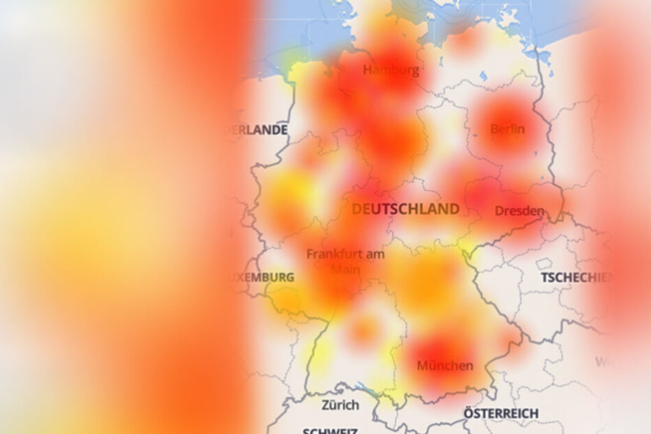 Die Karte von Allestörungen.de zeigt, dass es immer noch zahlreiche Gebiete in Deutschland gibt, die von dem Ausfall betroffen sind.